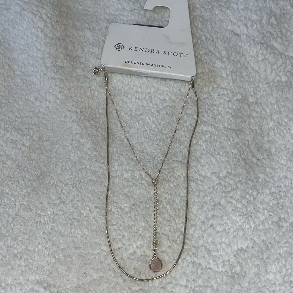 Kendra Scott necklace